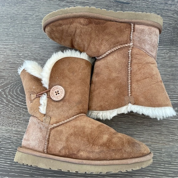 Ugg Australia Bailey Button II Short Boot Booties Size 5 Chestnut suede Uggs tan - Picture 8 of 11